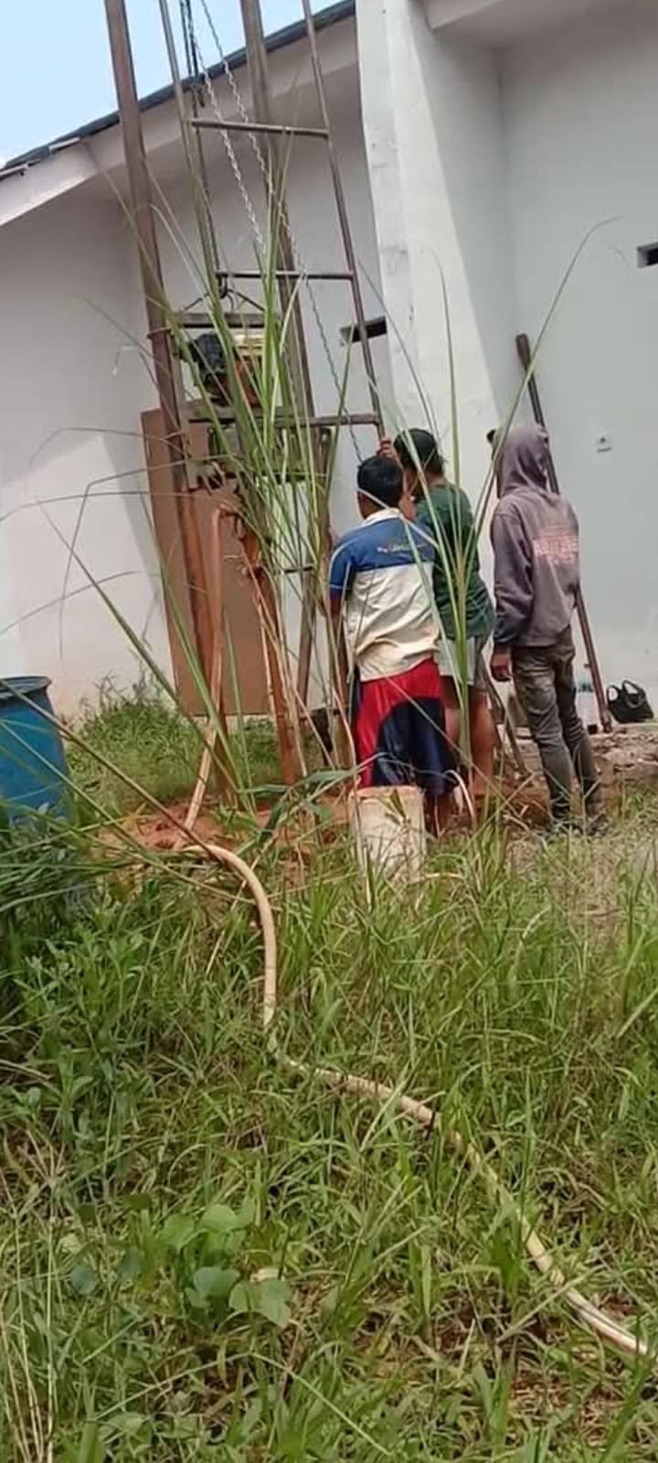 Ilustrasi kegiatan pengeboran sumur
